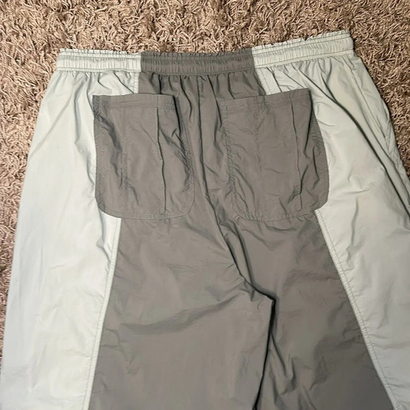 Anthropology +Daily Women’s Two Tone Green Elastic Waist Practice Pants - Picture 6 of 7